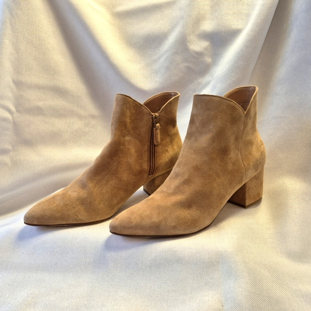 COLE HAAN WOMEN'S ELYSE SUEDE BOOTIE LIGHT TAN SIZE 9.5B